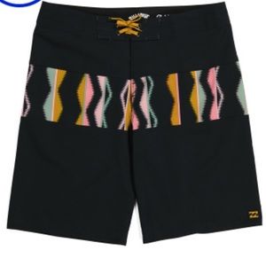 BILLABONG Kids Big Boy Tribong Pro 17in Board short. Color: night. Size 30 in